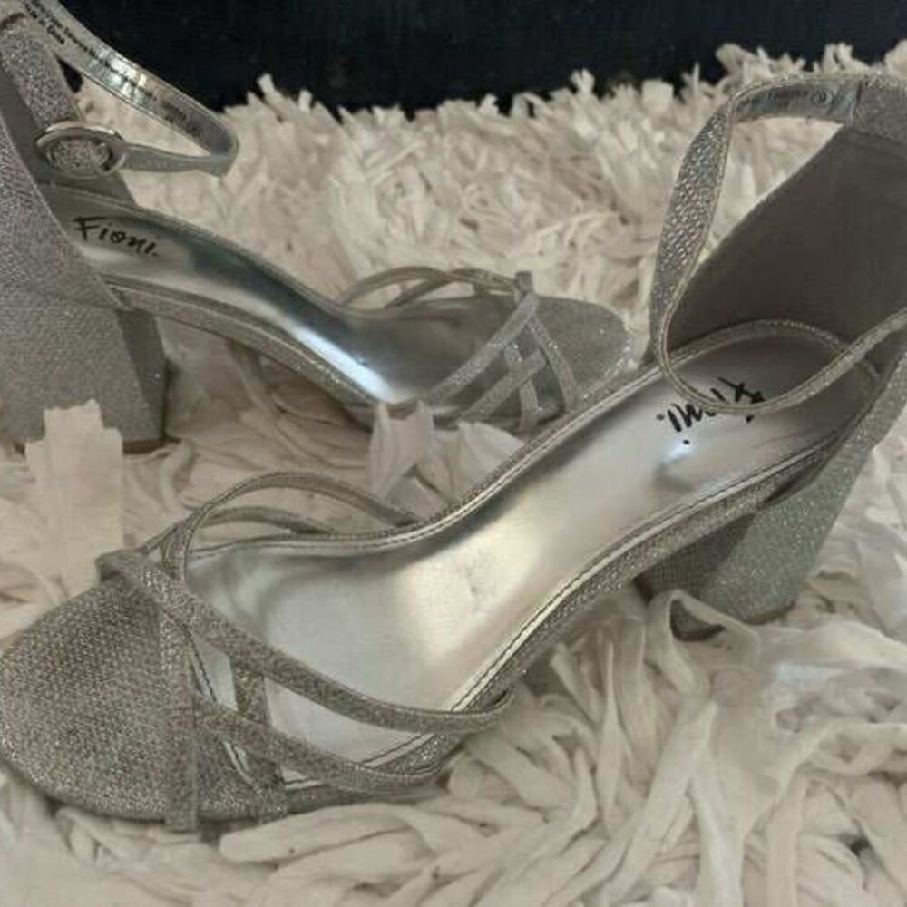 EUC Fioni Silver Sparkly Chunky High Heels Size 9